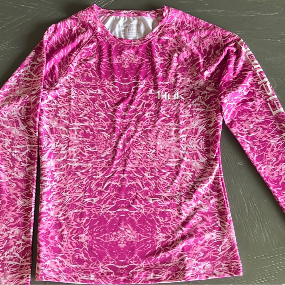 Huk performance fabric size medium long sleeve sun/fishing T-shirt